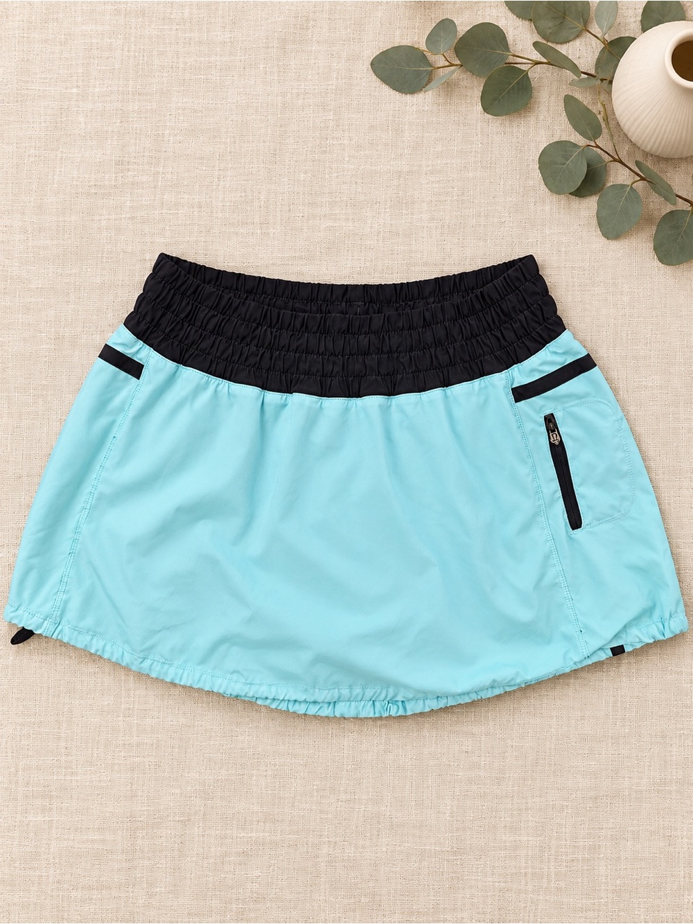 Lululemon Women's Active Elastic Waist Aqua Skort with Black Trim Size 10